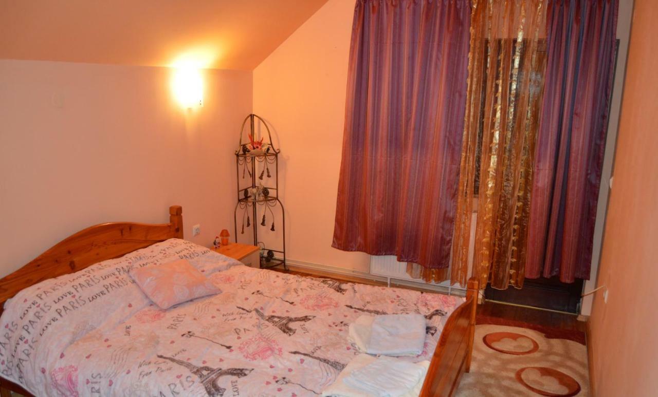 Hotel Casa Piatra Craiului Zărneşti Exterior foto